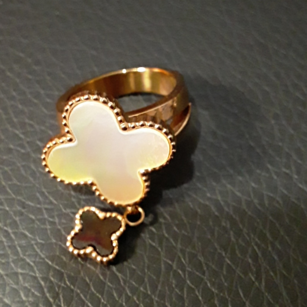 Ring - Picture 3 of 4